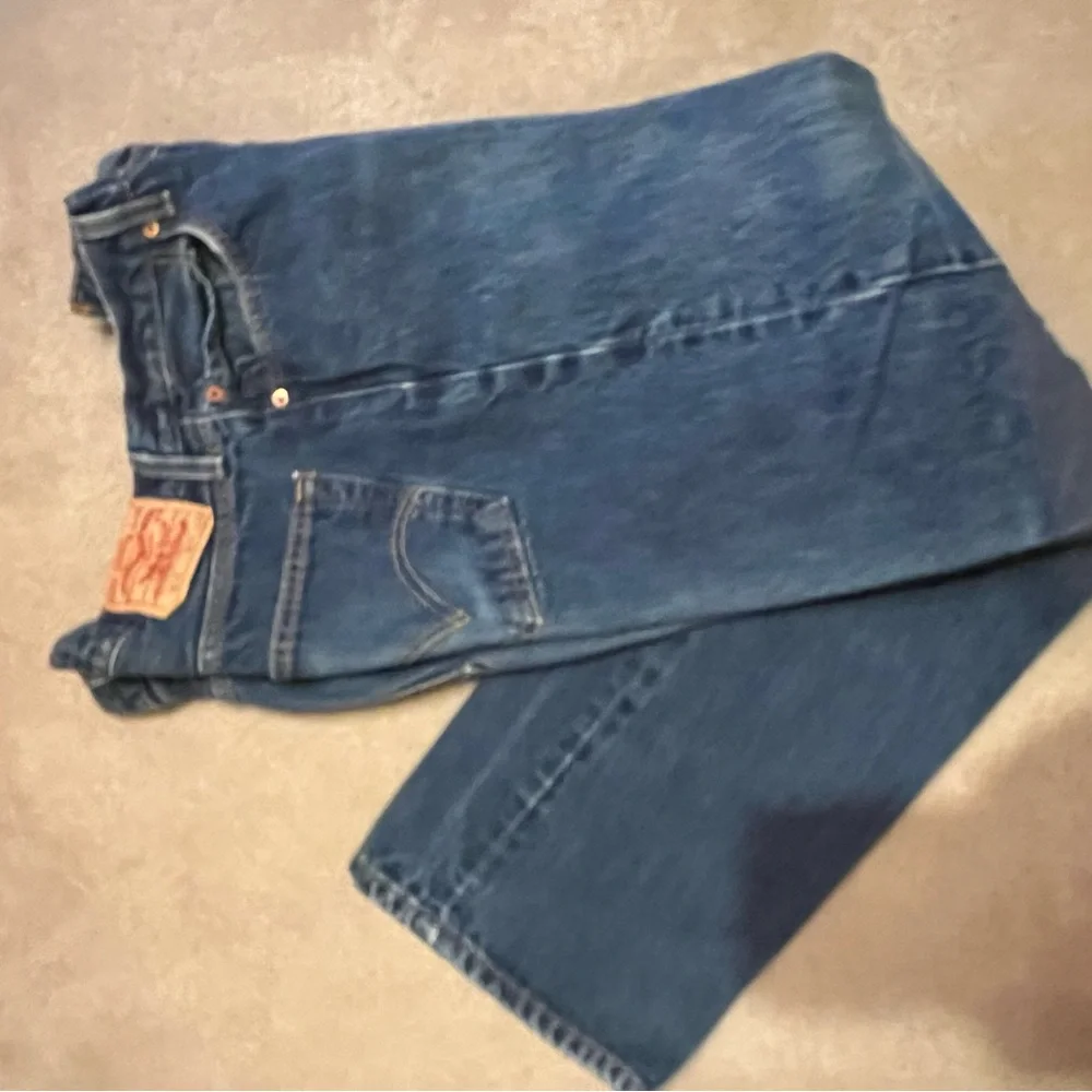 Levi's Men’s 501 Button Fly Denim Jeans - Picture 2 of 4